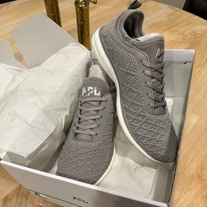 Men’s 11 APL Techloom Phantom Shoe in Grey & Ivory